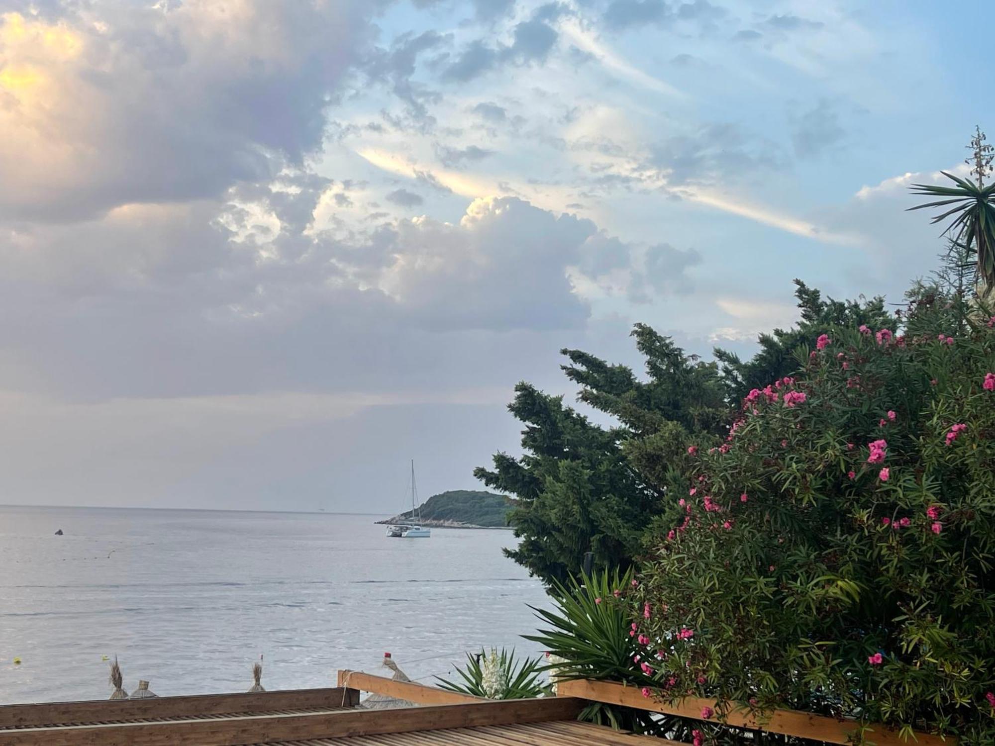 Manta Hotel Ksamil Exterior foto